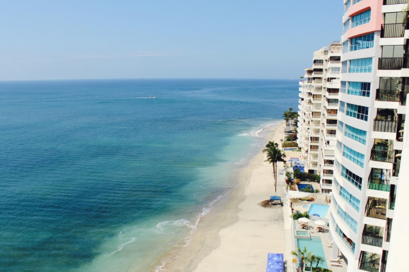 chambre-hote-LE ROURET-min_beach_ocean_shore_hotel_palm_tree-33726